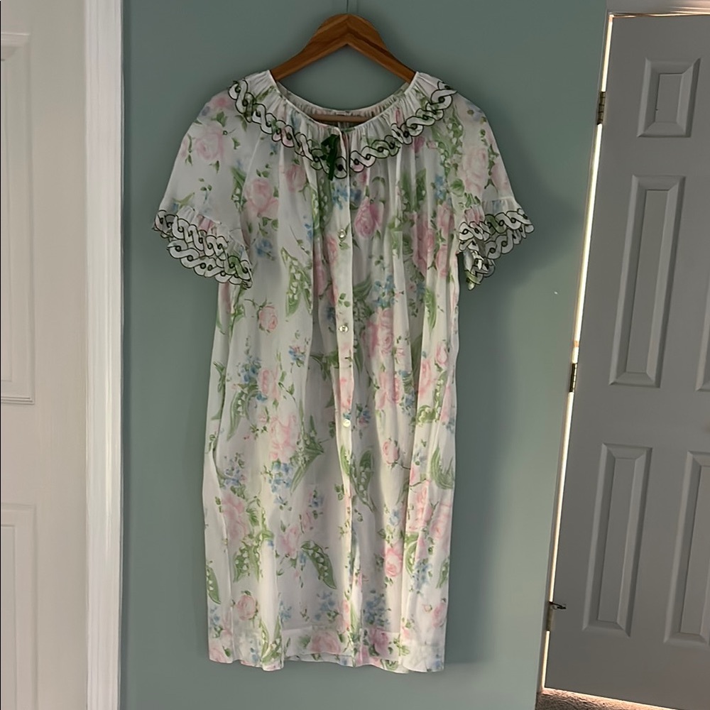 VINTAGE Komar Floral Button-Down Sheer Chemise Night Robe with Ruffle Sleeves